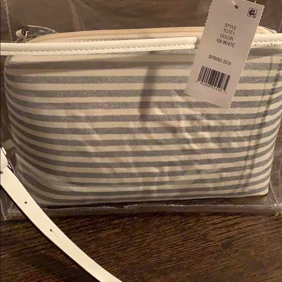 3-in-1 Clear Tote Handbag with Pouch - Picture 2 of 5